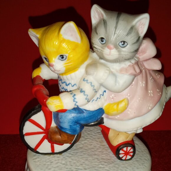 VINTAGE KITTY CUCUMBER TRICYCLE MUSIC BOX - Picture 2 of 8